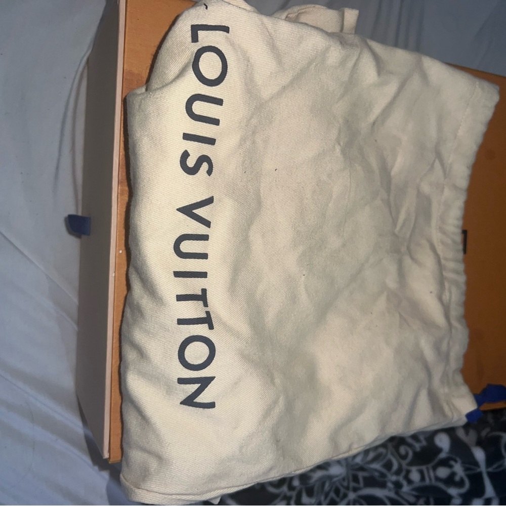 Louis Vuitton sneakers 😌 - Picture 6 of 6